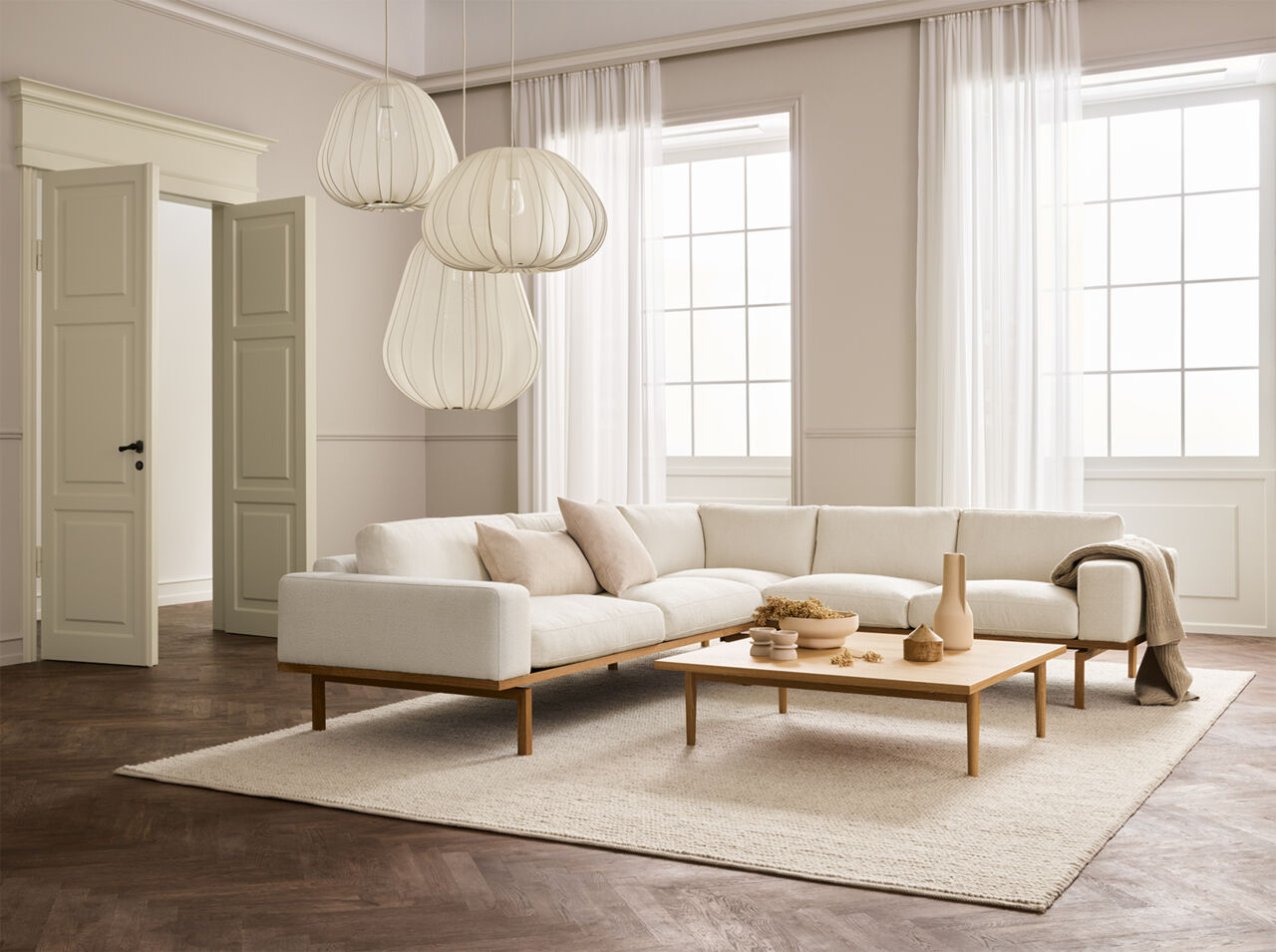 Selling DESIGN COUCH WOHNZIMMER SOFA HOCHWERTIG POLSTERUNG HOLZGESTELL